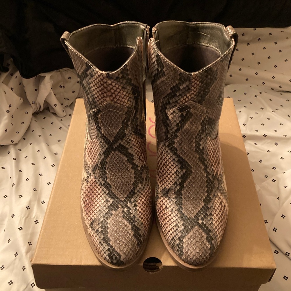 Sugar Booties Snakeskin Print Women’s 9M